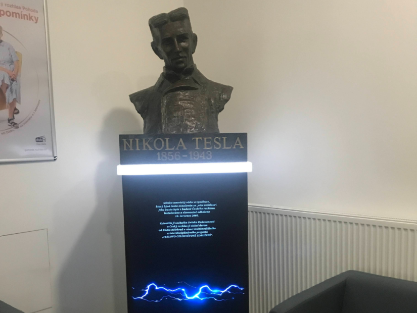 Výroba a instalace podstavce Nikola Tesla